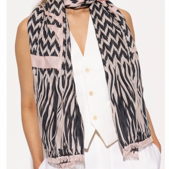 AUTHENTIC BNWOT LANVIN SCARF - Picture 2 of 12